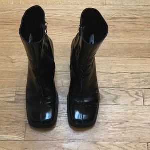 La Canadienne Patent Leather Boots